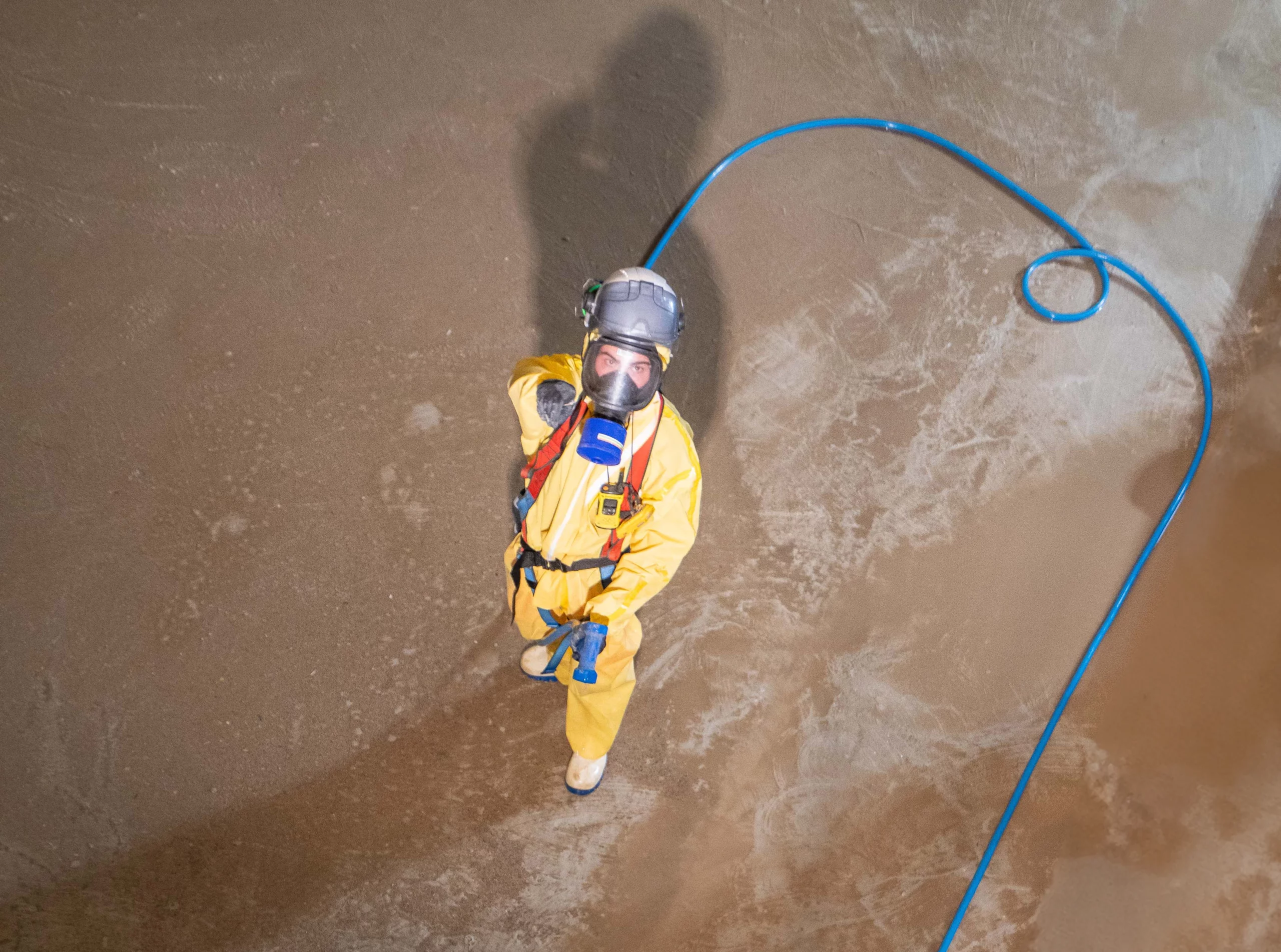 Détecteur 4 Gaz sur un chantier confiné lors d'un nettoyage d'un réservoir d'eau potable